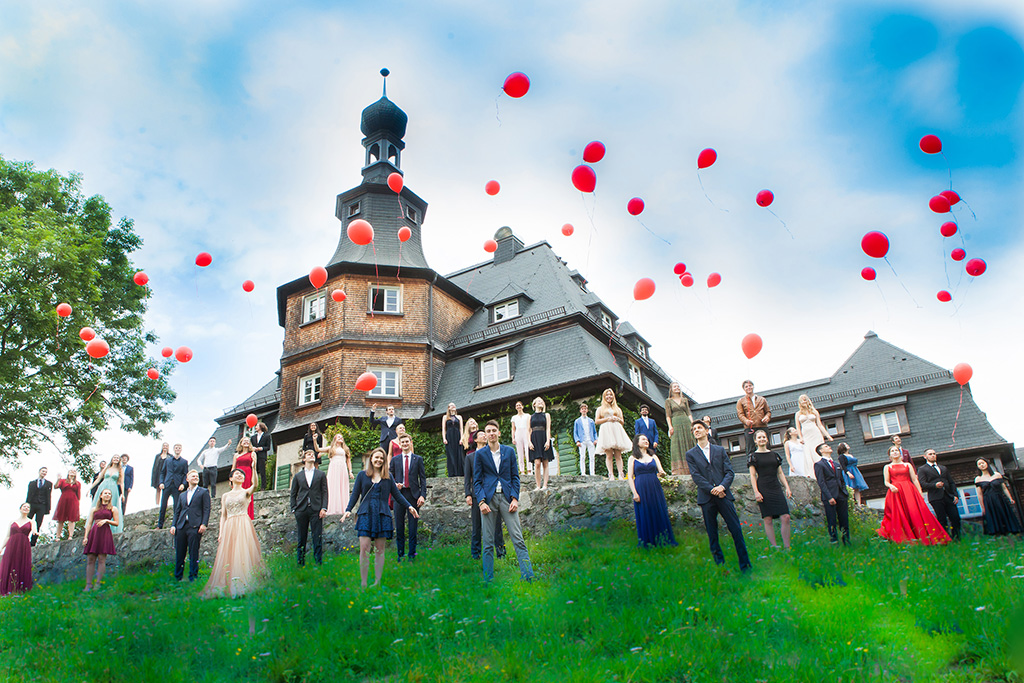 Abifeier 2020: Abiturientia mit Luftballons