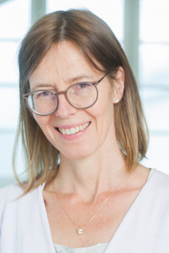 Dr.  Carolin  Kühne