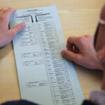 Auf dem Wahlzettel stehen dieselben Kandidat:innen und Parteien wie bei der Bundestagswahl.